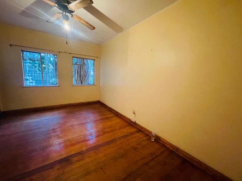 One and half bedroom flat in Glenwood - Photo 5