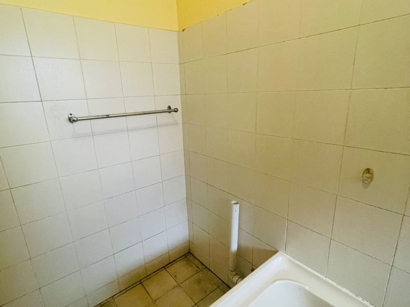 One and half bedroom flat in Glenwood - Photo 10