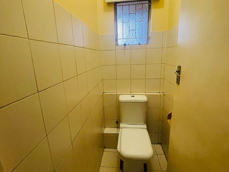 One and half bedroom flat in Glenwood - Photo 9