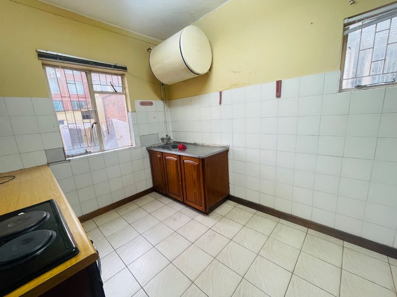 One and half bedroom flat in Glenwood - Photo 8