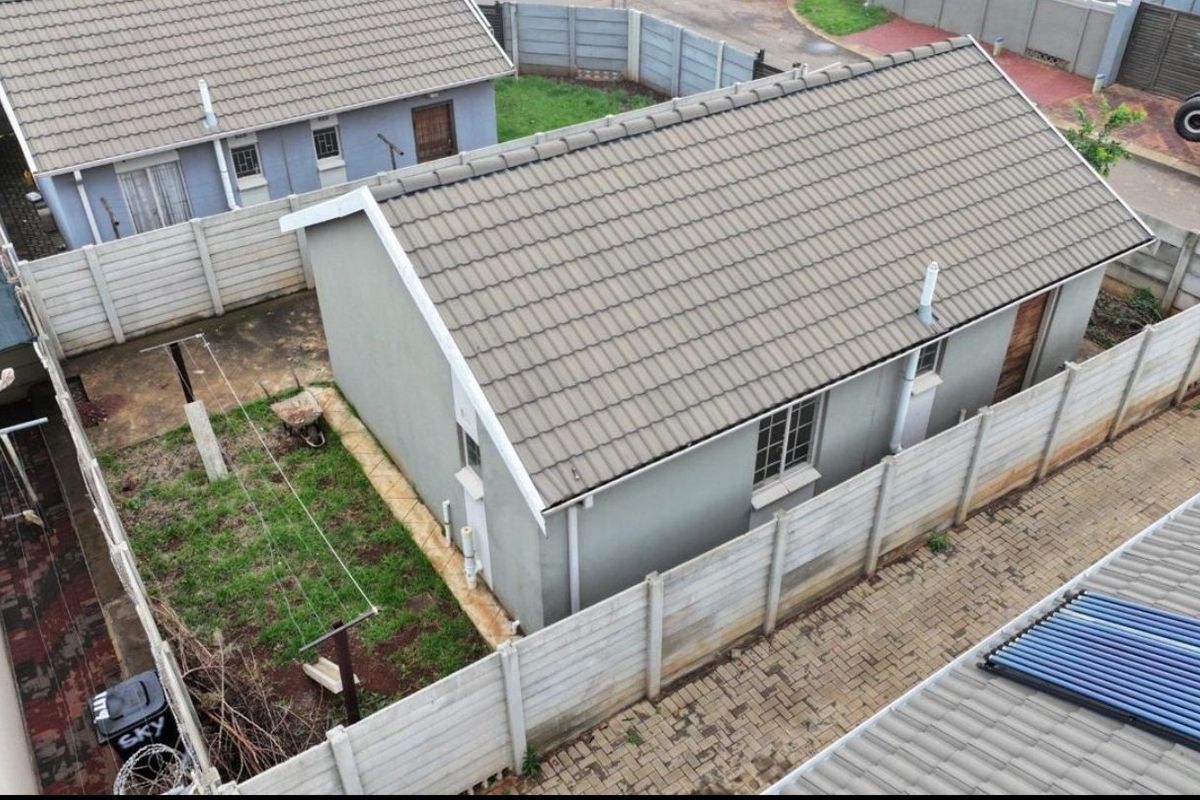 Spacious 3 bedroom and 2 bathroom house for sale in sky city  - Photo 3