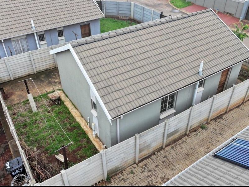 Spacious 3 bedroom and 2 bathroom house for sale in sky city  - Photo 3