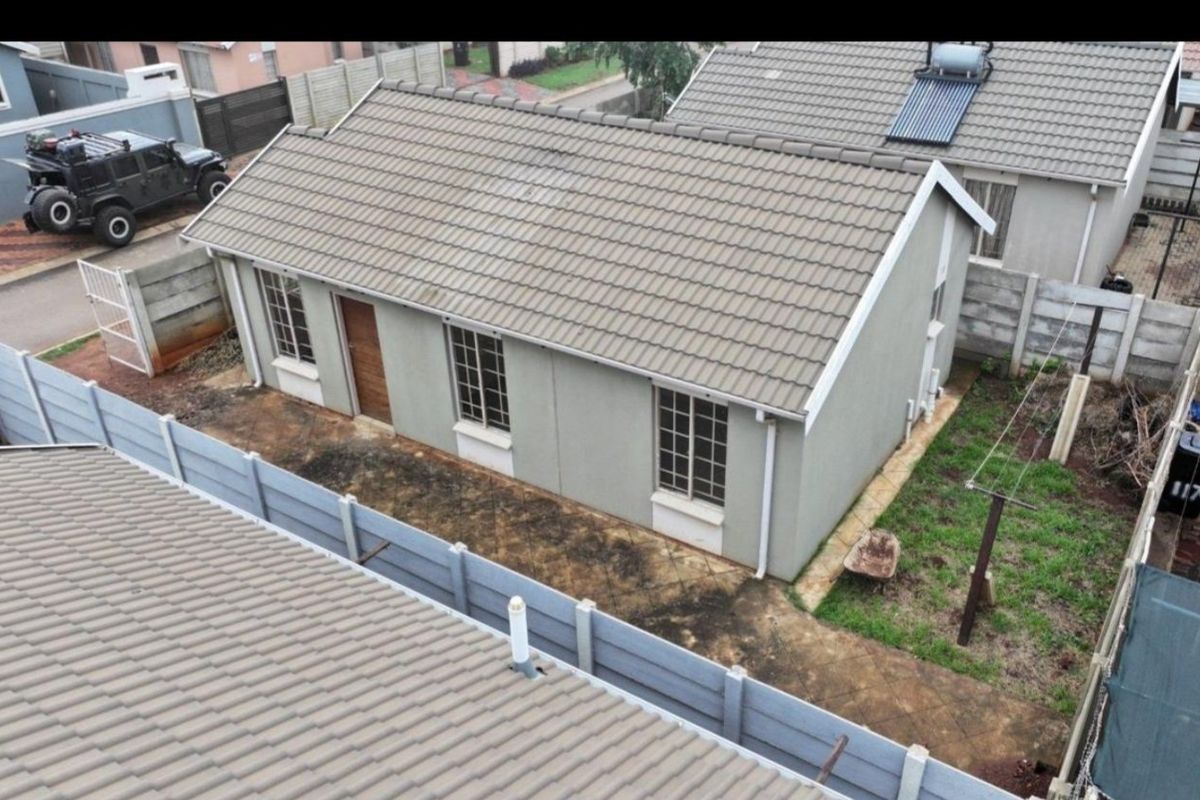 Spacious 3 bedroom and 2 bathroom house for sale in sky city  - Photo 4