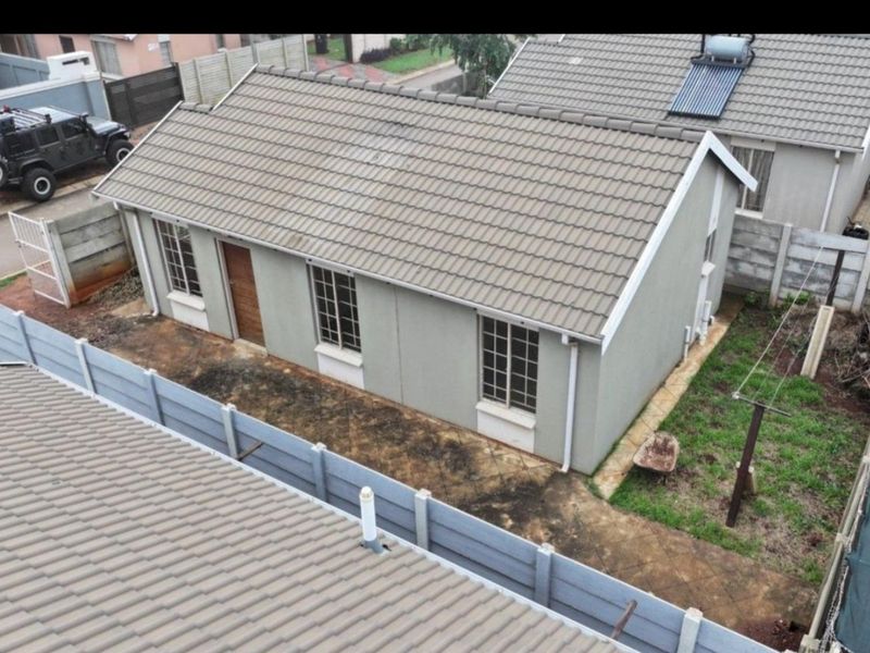 Spacious 3 bedroom and 2 bathroom house for sale in sky city  - Photo 4