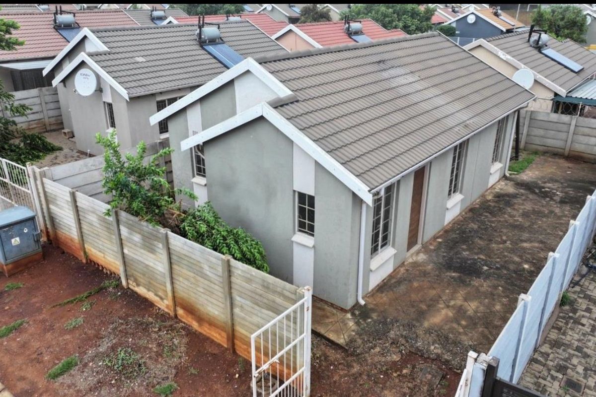 Spacious 3 bedroom and 2 bathroom house for sale in sky city  - Photo 2