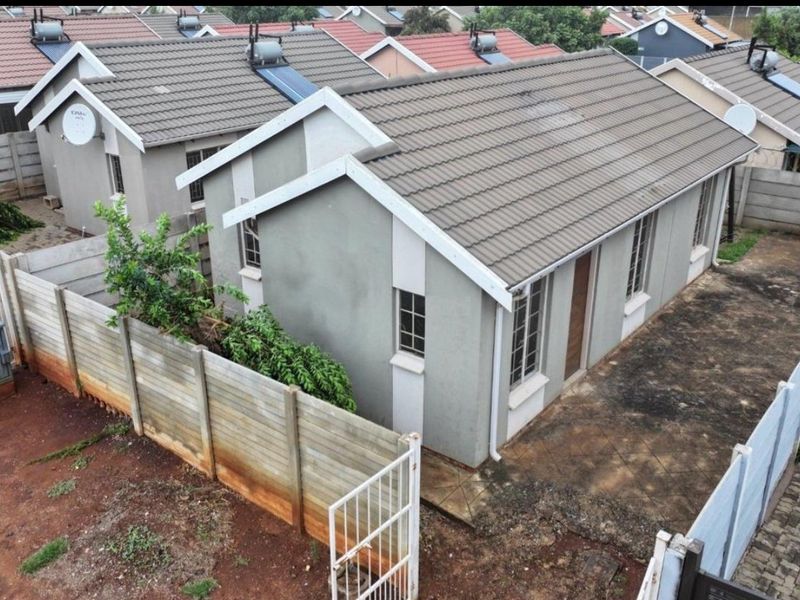 Spacious 3 bedroom and 2 bathroom house for sale in sky city  - Photo 2