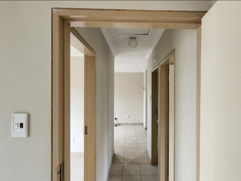 Spacious 3 bedroom and 2 bathroom house for sale in sky city  - Photo 10