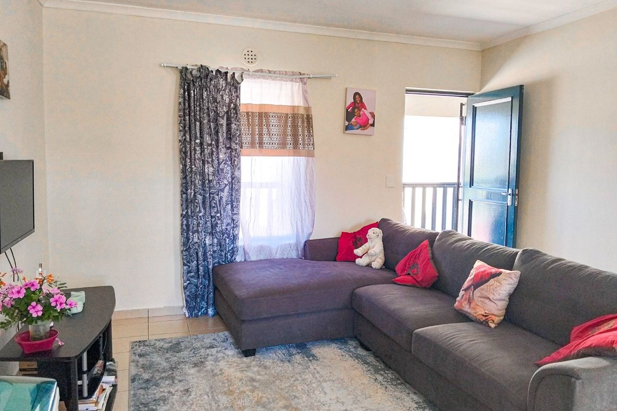 2 Bedroom Apartment with Investment Opportunity - Photo 2