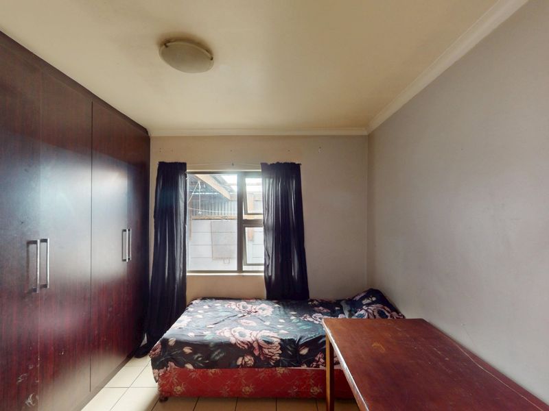 Move-In Ready Family Home with Pool, Modern Finishes & Secure Parking - Photo 9