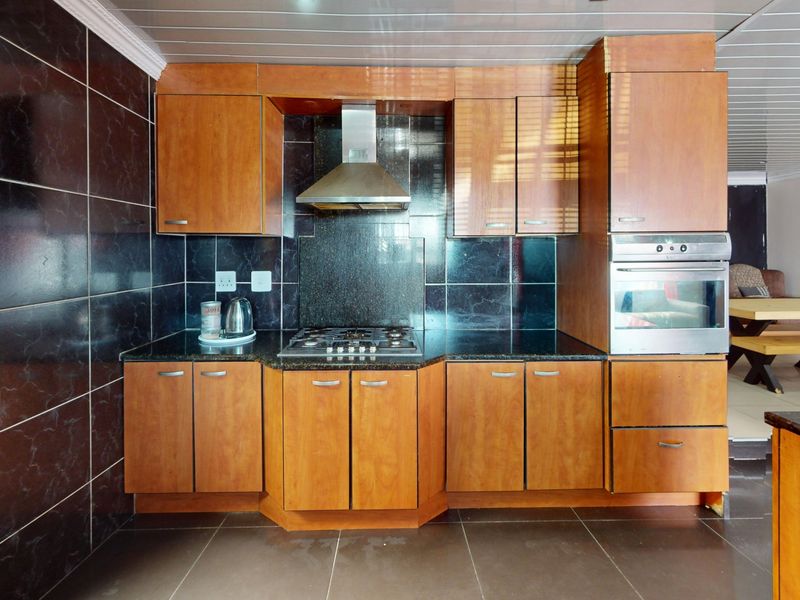 Move-In Ready Family Home with Pool, Modern Finishes & Secure Parking - Photo 8