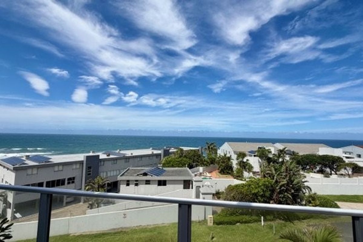 Exceptional Beachfront Penthouse With Incredible Ocean Views in Ramsgate - Photo 2