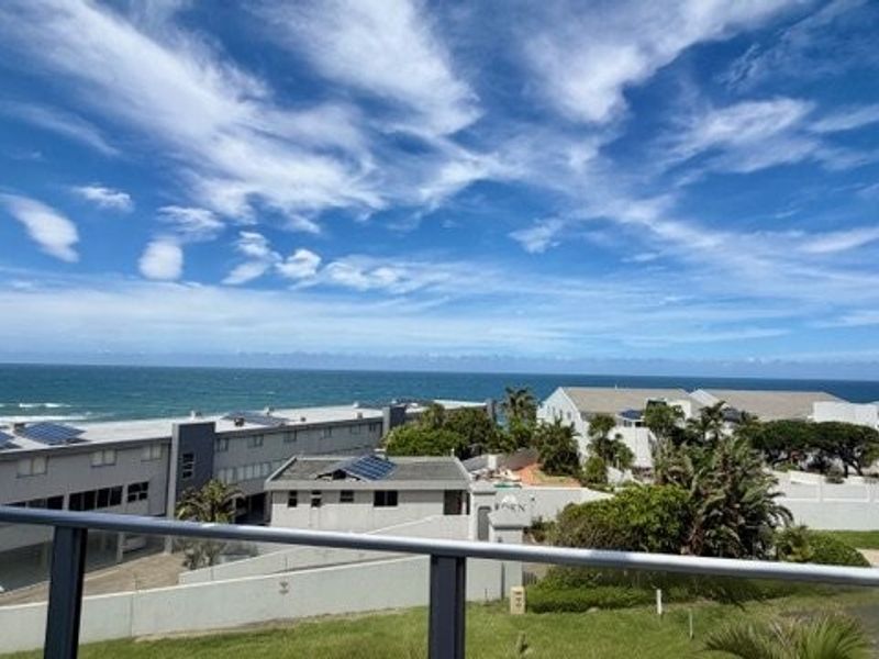 Exceptional Beachfront Penthouse With Incredible Ocean Views in Ramsgate - Photo 2
