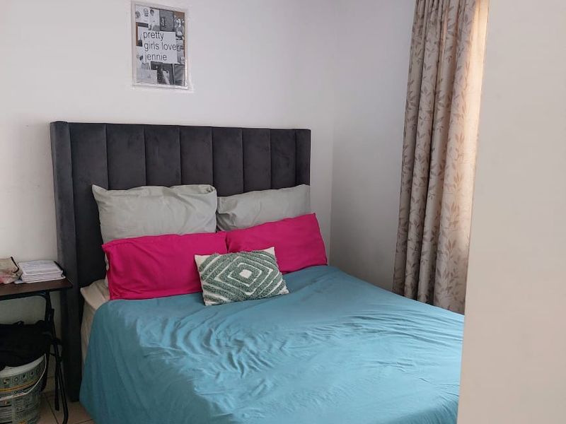 Two-Bedroom Apartment in Secure Complex - Photo 7