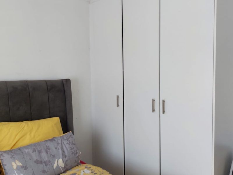 Two-Bedroom Apartment in Secure Complex - Photo 6