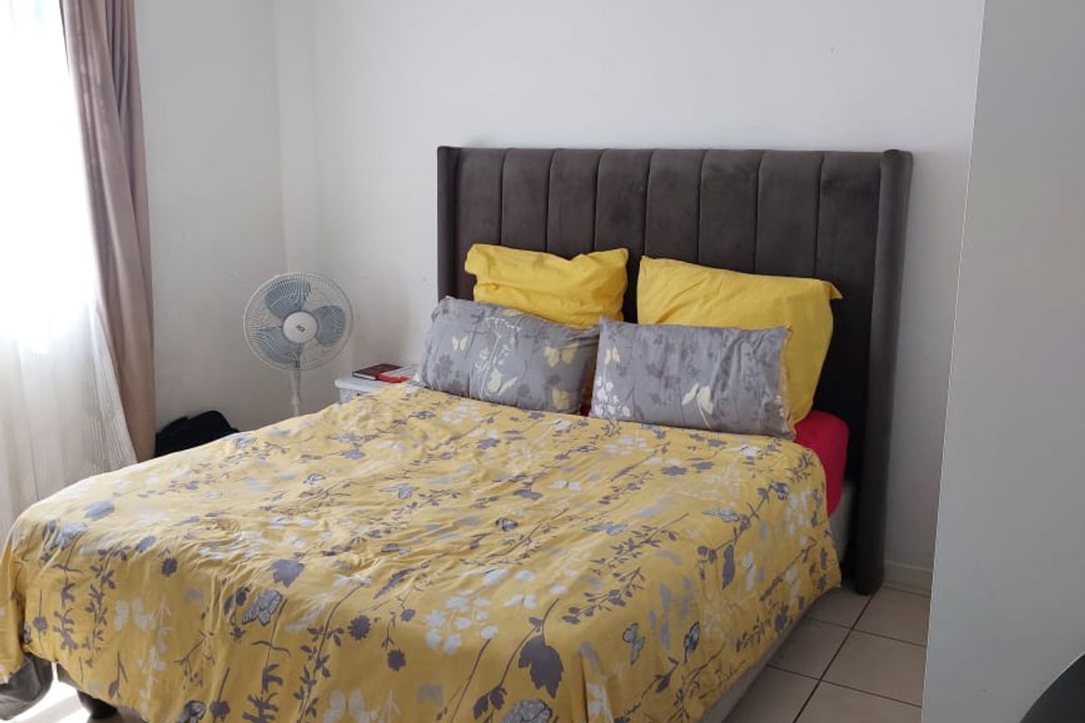 Two-Bedroom Apartment in Secure Complex - Photo 5