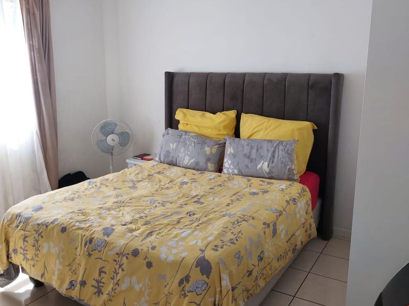 Two-Bedroom Apartment in Secure Complex - Photo 5