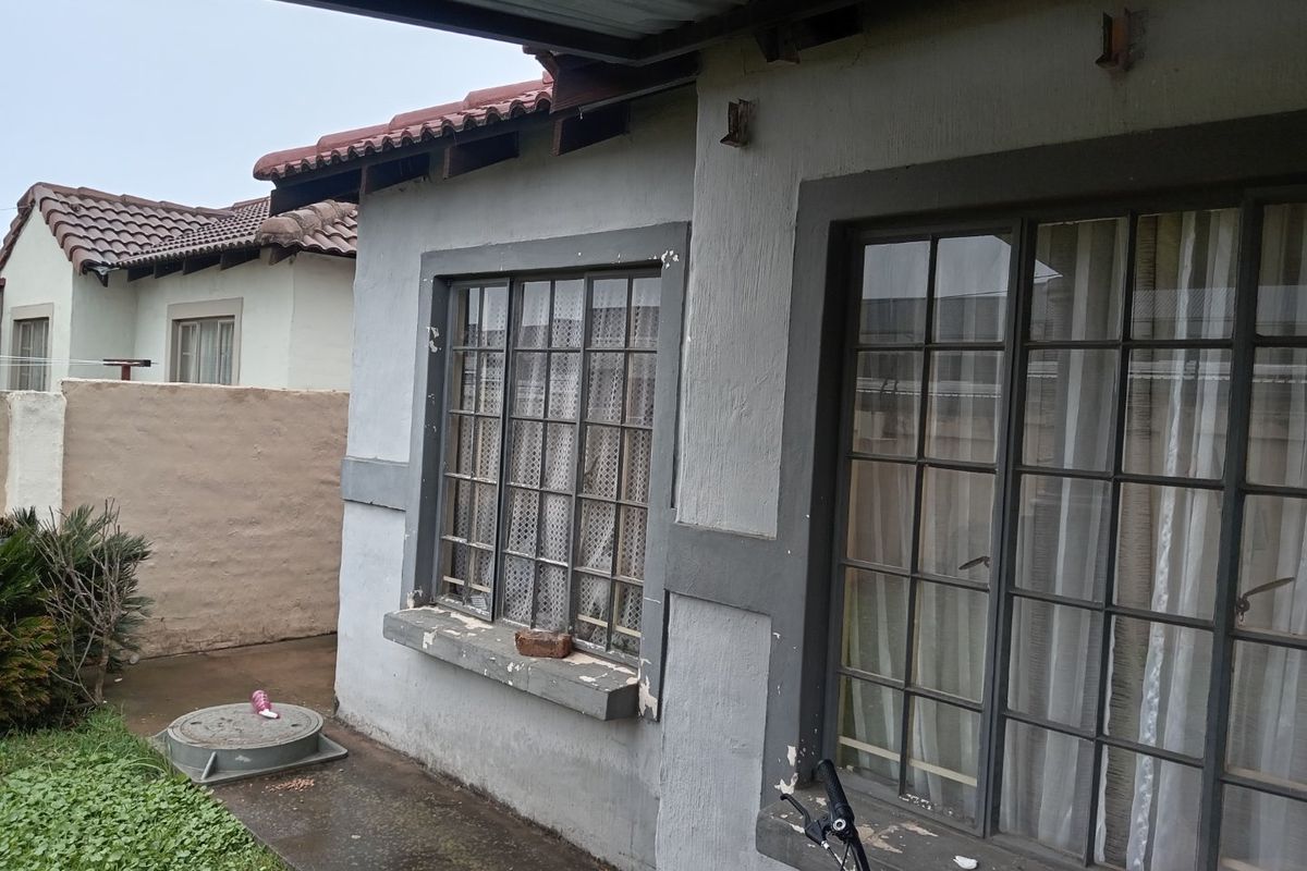 Three bedroom house available for sale!!  - Photo 5