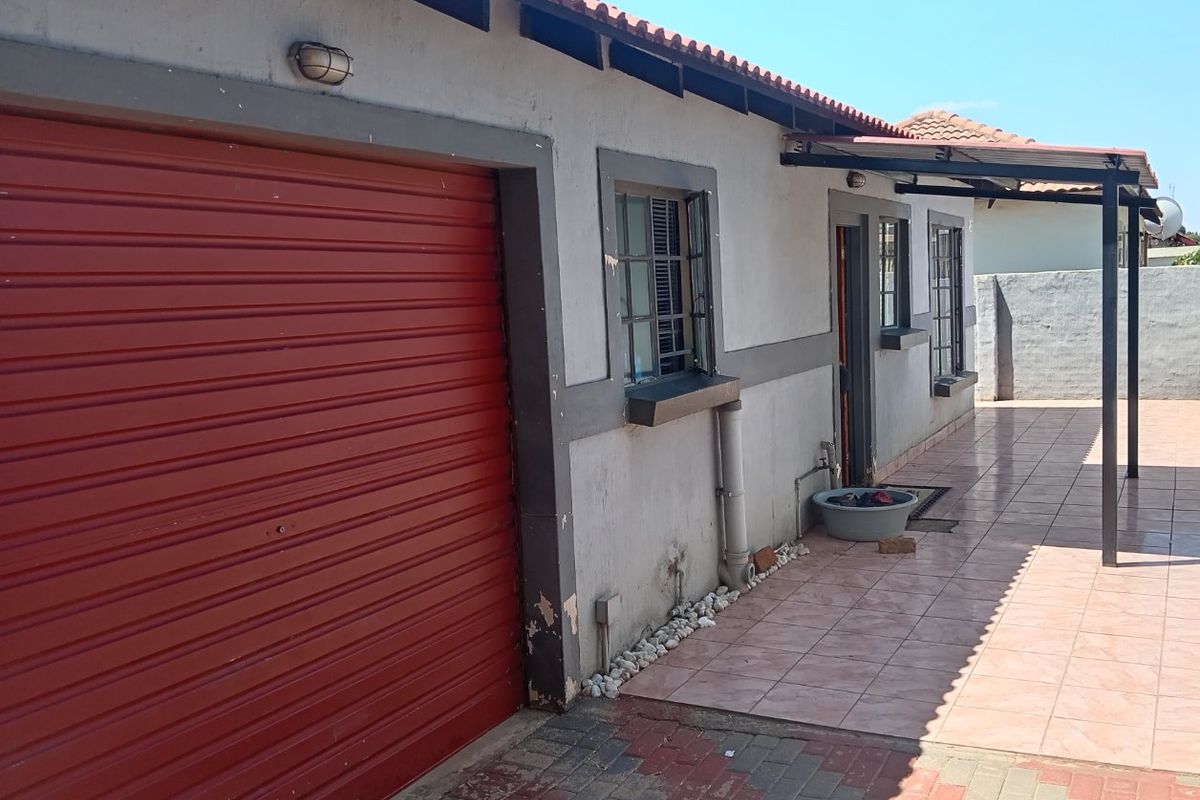 Three bedroom house available for sale!!  - Photo 2