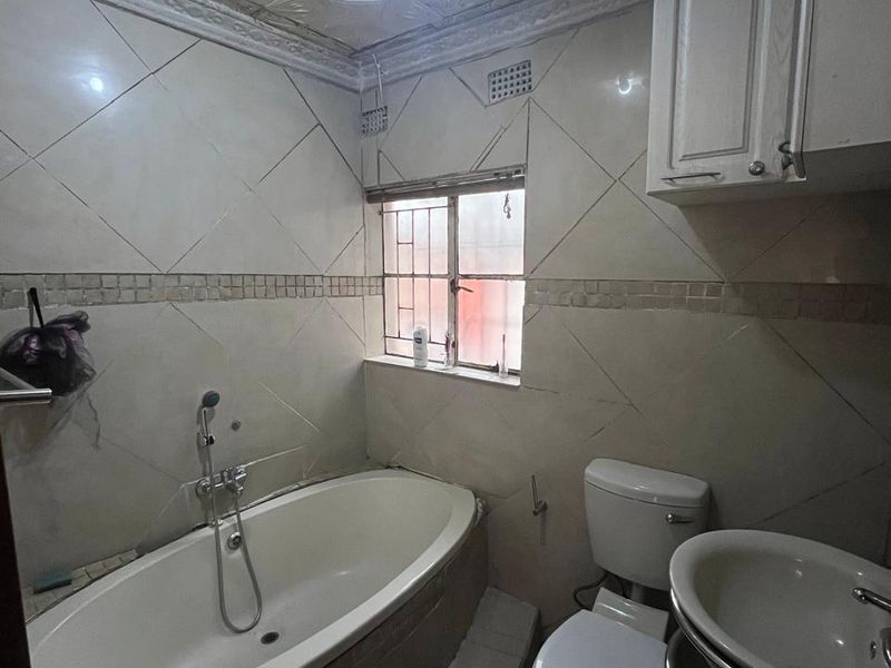 3 Bed House in Bramley View for Rent - Photo 8