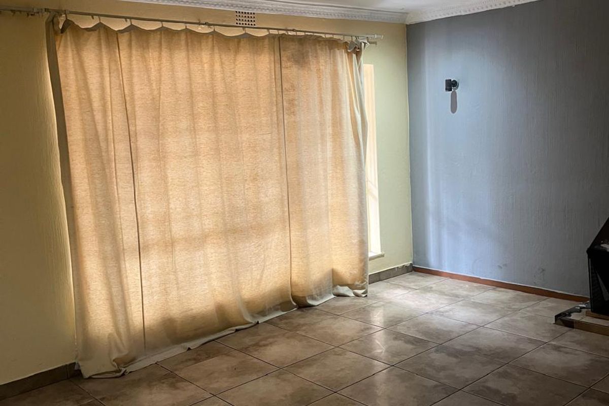 3 Bed House in Bramley View for Rent - Photo 2