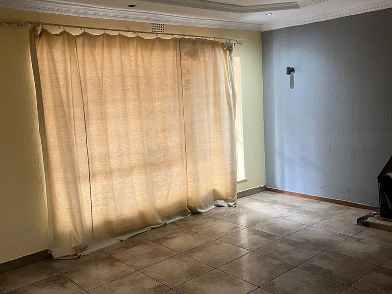 3 Bed House in Bramley View for Rent - Photo 2