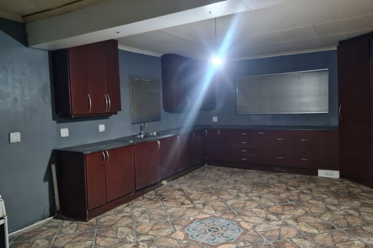 Estate Property for Sale – House Must Be Sold - Photo 5