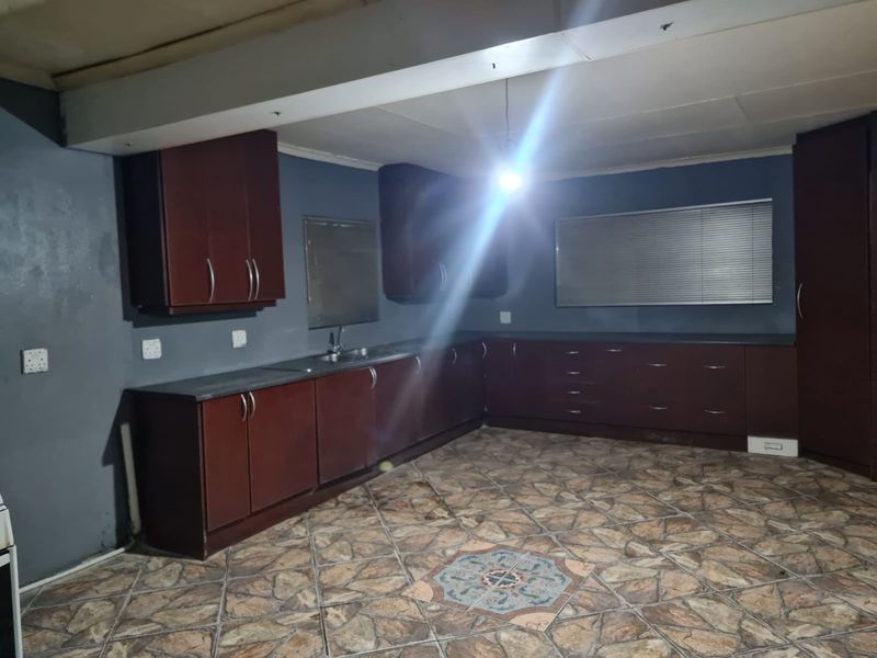 Estate Property for Sale – House Must Be Sold - Photo 5