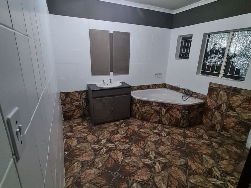 Estate Property for Sale – House Must Be Sold - Photo 4