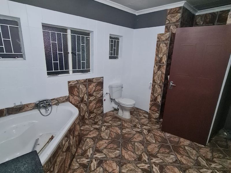 Estate Property for Sale – House Must Be Sold - Photo 10