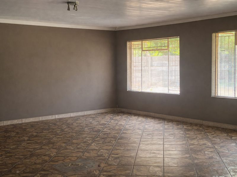 Estate Property for Sale – House Must Be Sold - Photo 7