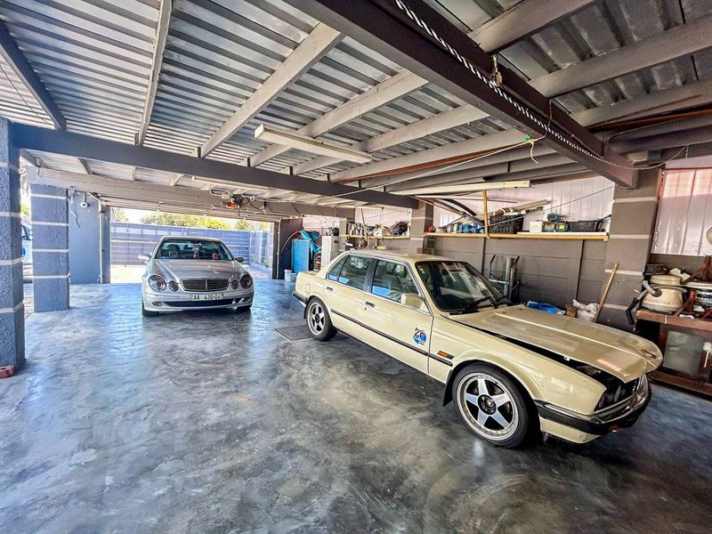 Luxury Vlei-Side Living in Zeekoevlei – An Exceptional 5-Bedroom Residence - Photo 2