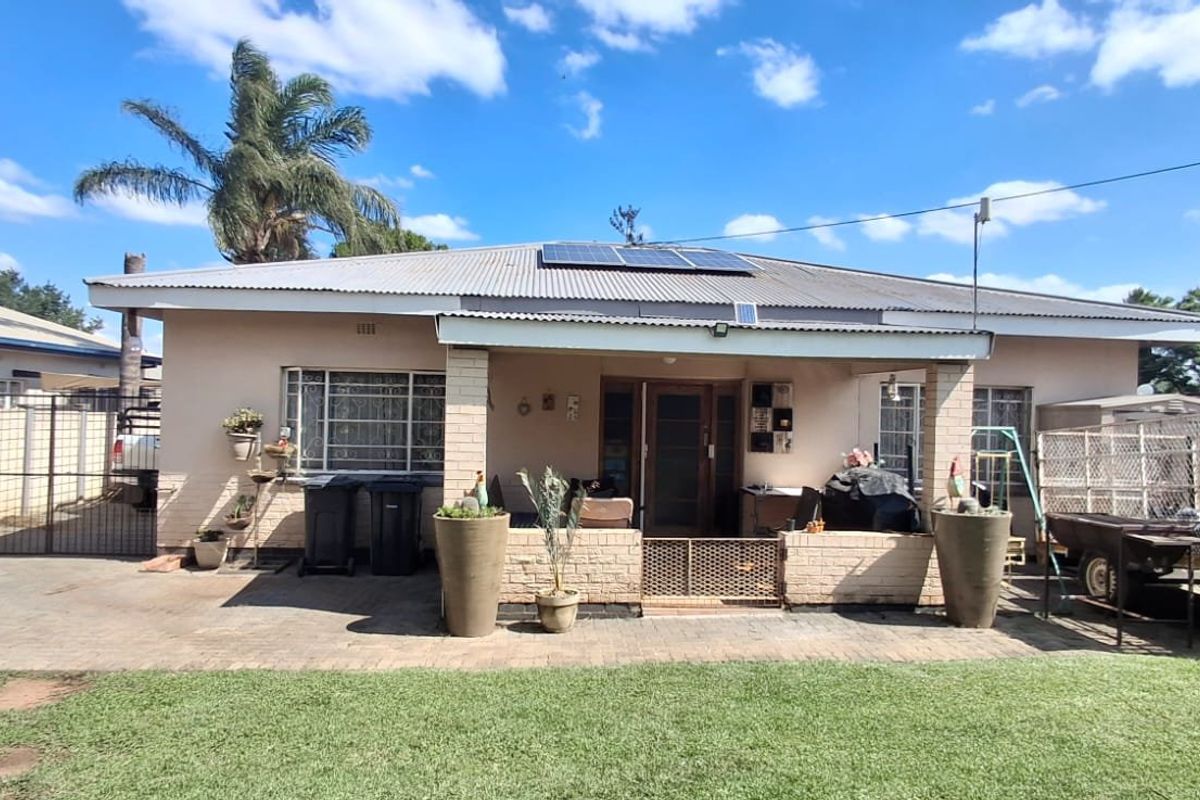 HOUSE WITH COTTAGE FOR SALE - Photo 2