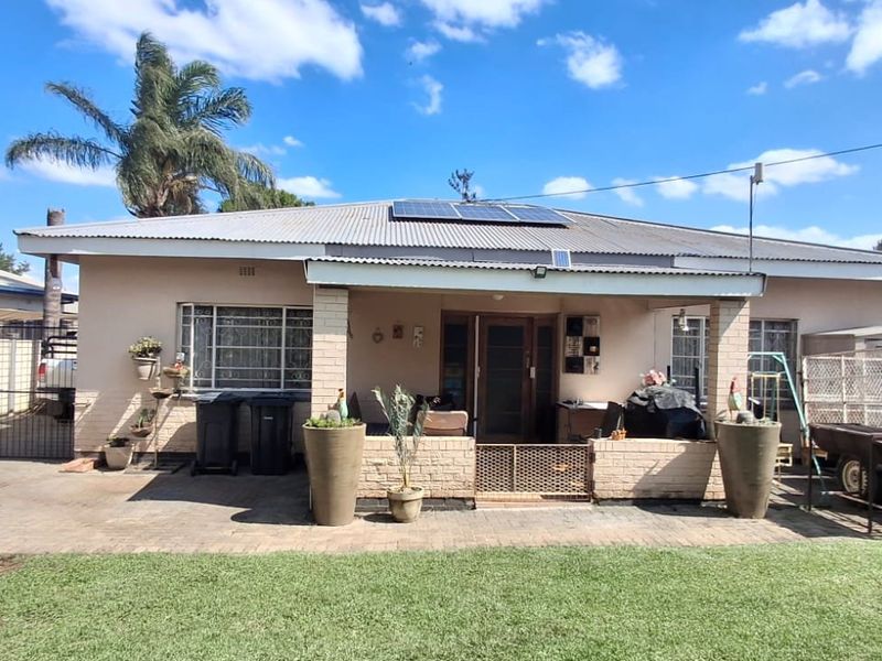 HOUSE WITH COTTAGE FOR SALE - Photo 2