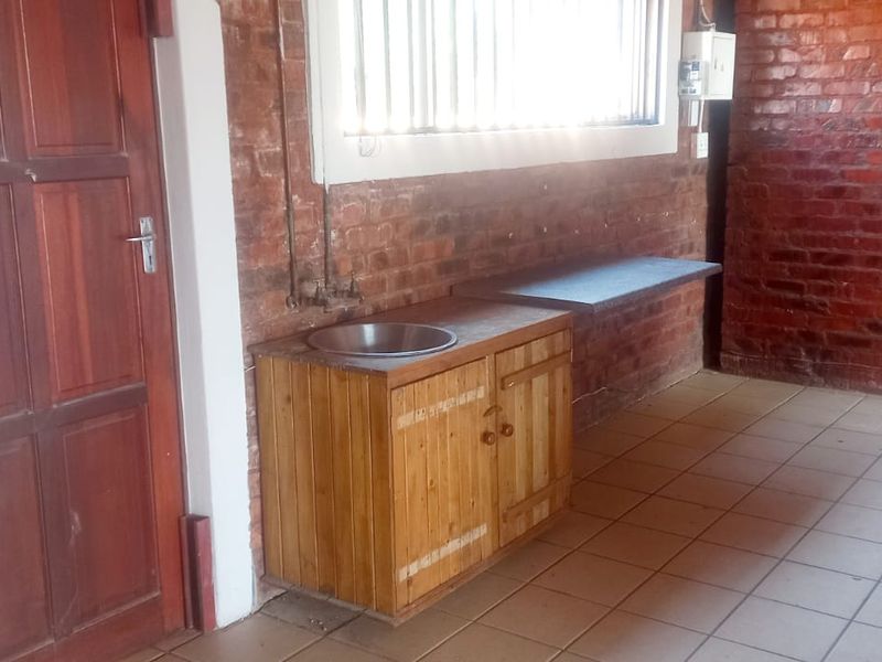 135m2 Commercial Property with Loft to Rent in Melodie - Photo 5