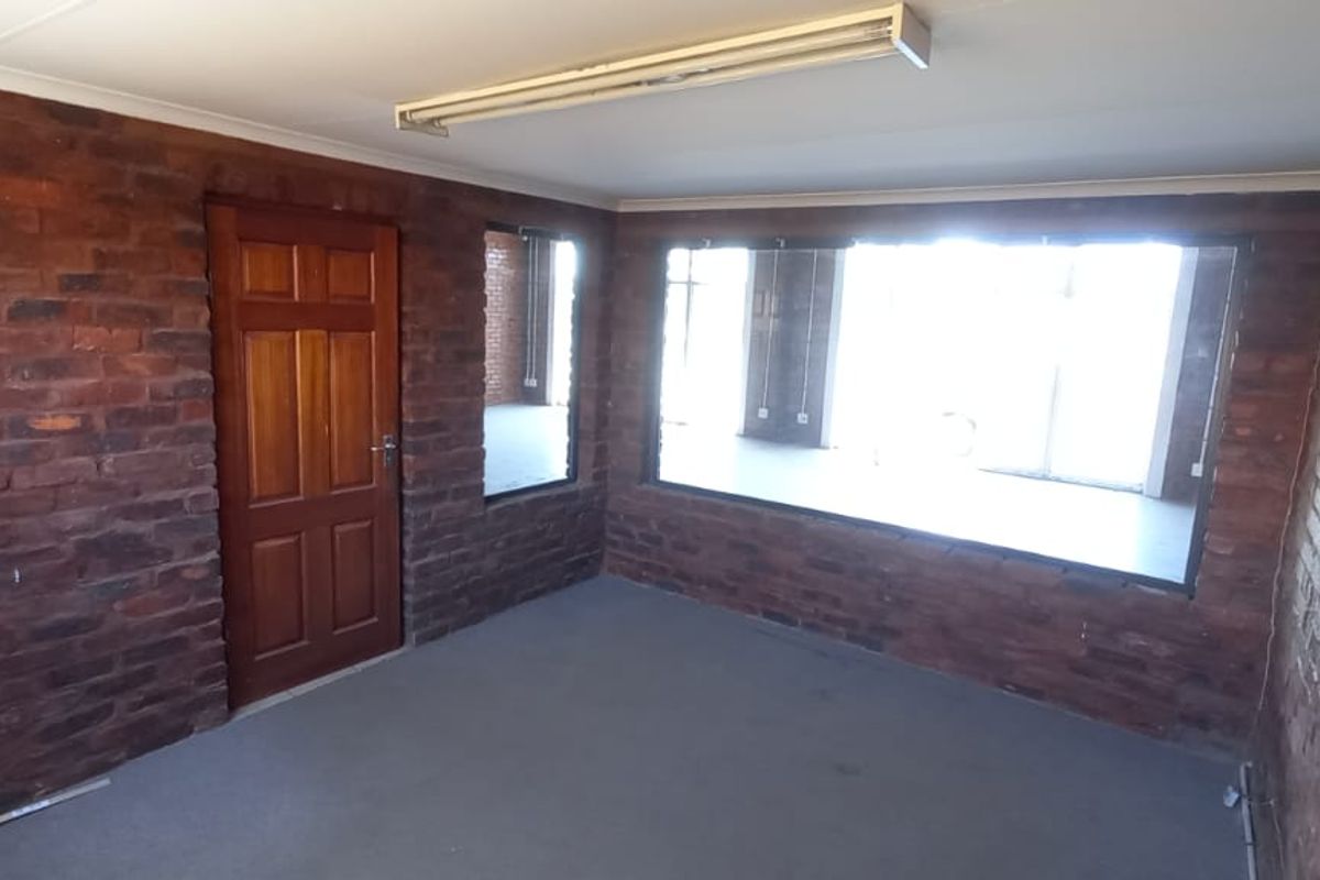 135m2 Commercial Property with Loft to Rent in Melodie - Photo 3