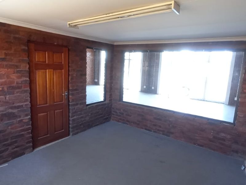 135m2 Commercial Property with Loft to Rent in Melodie - Photo 3