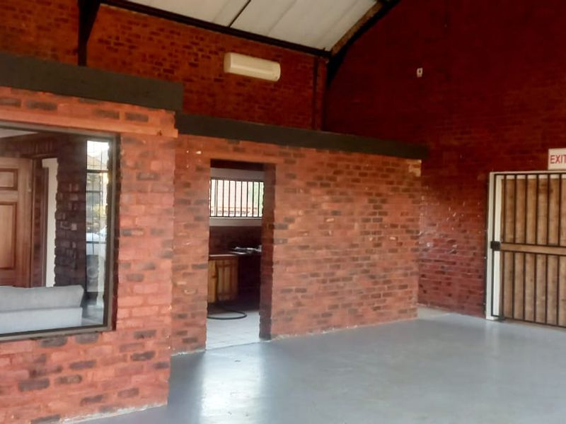 135m2 Commercial Property with Loft to Rent in Melodie - Photo 9