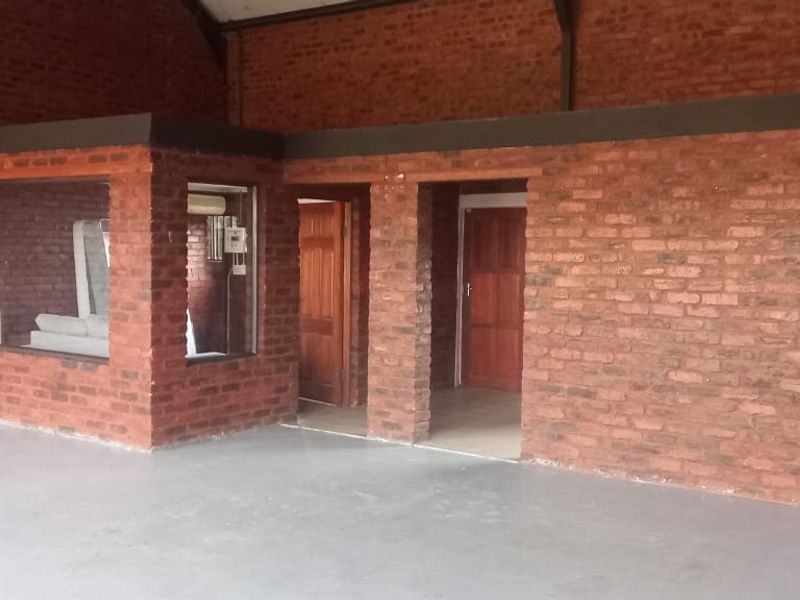 135m2 Commercial Property with Loft to Rent in Melodie - Photo 6