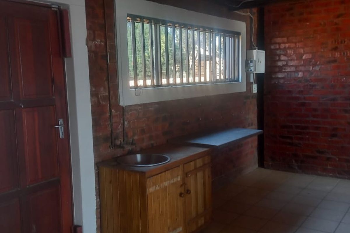 135m2 Commercial Property with Loft to Rent in Melodie - Photo 4