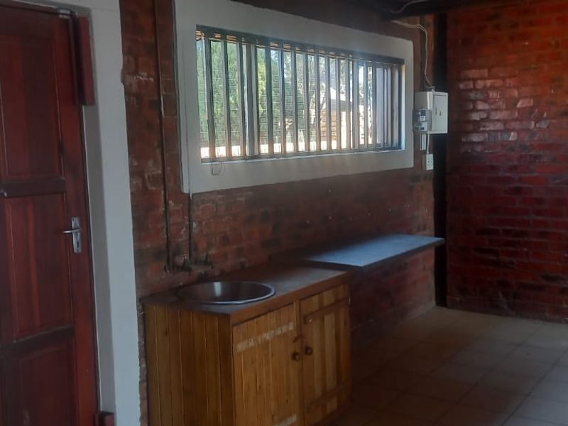 135m2 Commercial Property with Loft to Rent in Melodie - Photo 4