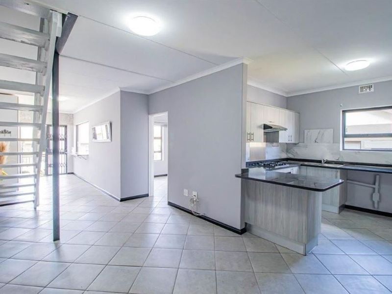 Charming Family Home with Spacious Living Areas - Photo 2