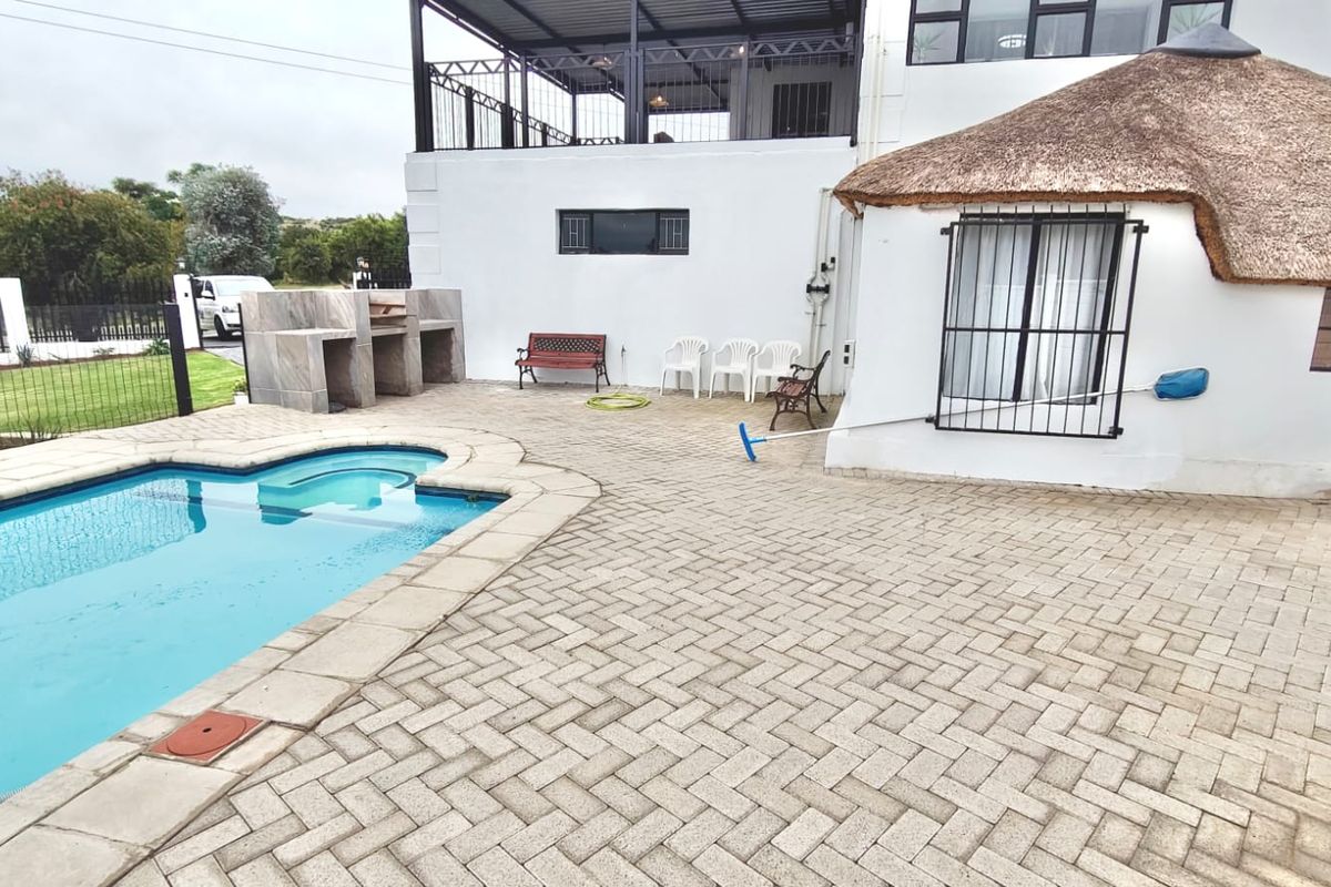 Newly Renovated Home with Dam Views in Vaal Marina - Photo 4