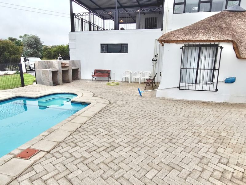 Newly Renovated Home with Dam Views in Vaal Marina - Photo 4
