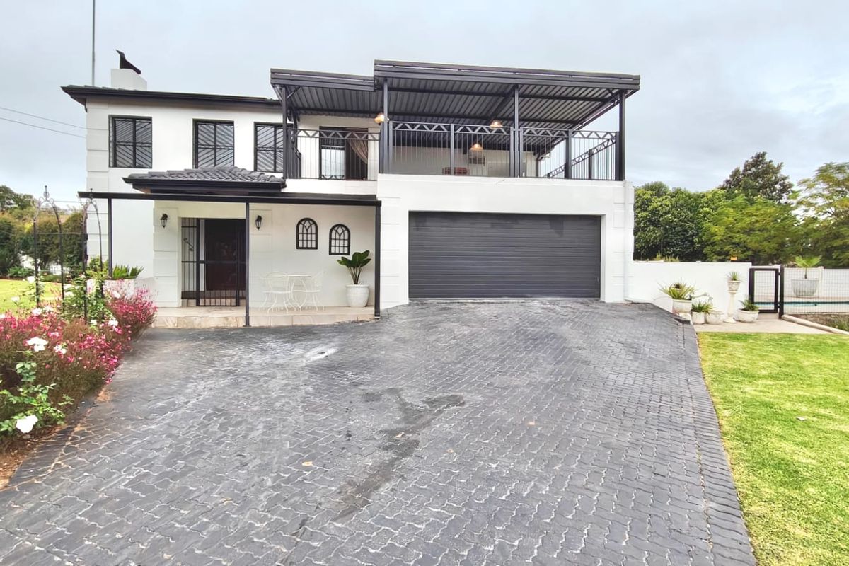 Newly Renovated Home with Dam Views in Vaal Marina - Photo 2