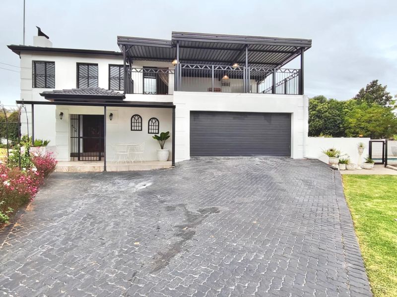 Newly Renovated Home with Dam Views in Vaal Marina - Photo 2