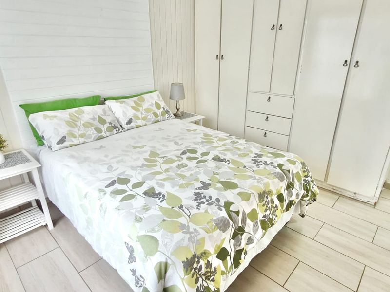 Newly Renovated Home with Dam Views in Vaal Marina - Photo 10