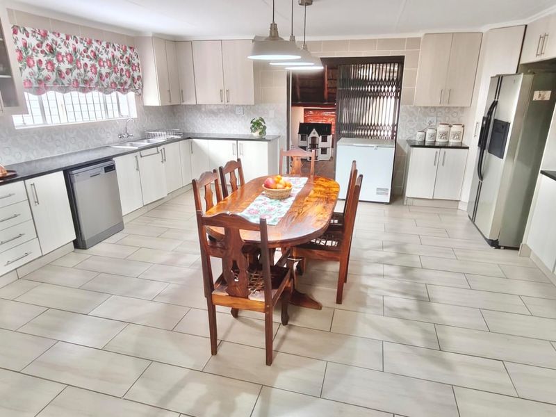 Newly Renovated Home with Dam Views in Vaal Marina - Photo 9