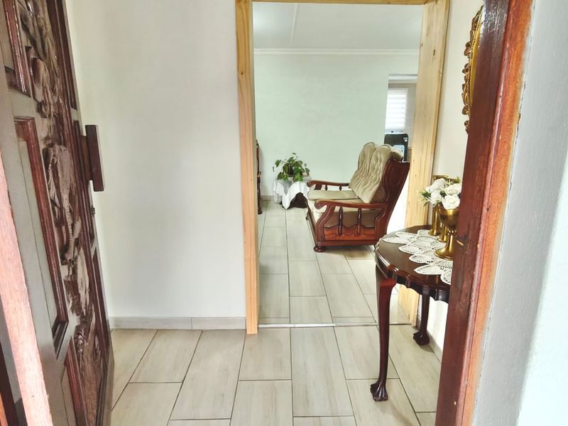 Newly Renovated Home with Dam Views in Vaal Marina - Photo 4