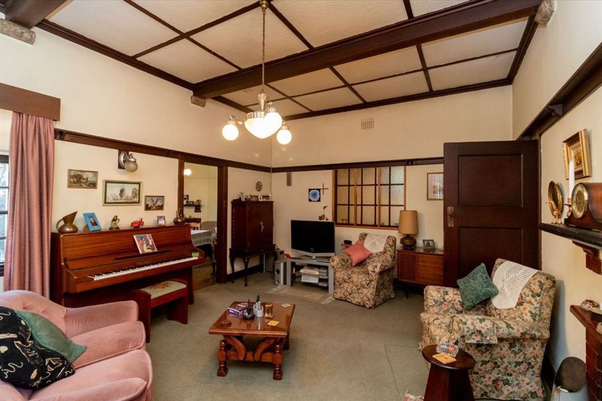 Spacious Family Home with Excellent Features - Photo 2