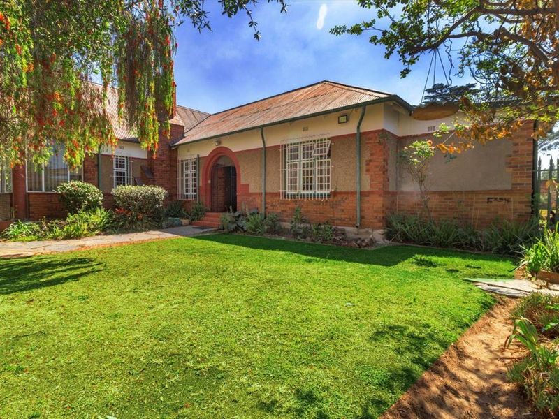 Spacious Family Home with Excellent Features - Photo 3